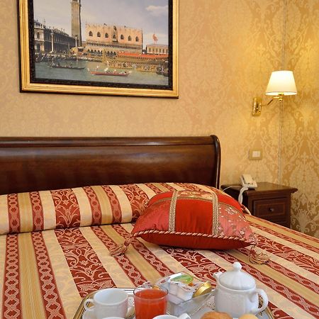 Residenza Goldoni Bed and Breakfast Venecia Exterior foto