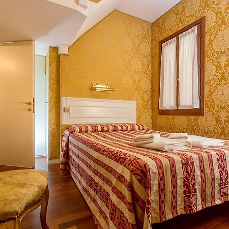 Residenza Goldoni Bed and Breakfast Venecia Exterior foto