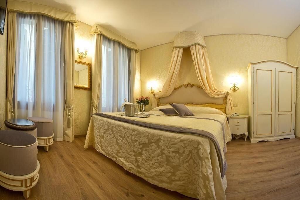 Residenza Goldoni Bed and Breakfast Venecia Exterior foto