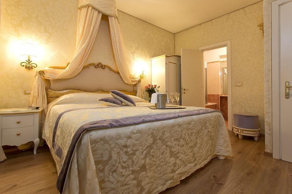 Residenza Goldoni Bed and Breakfast Venecia Exterior foto