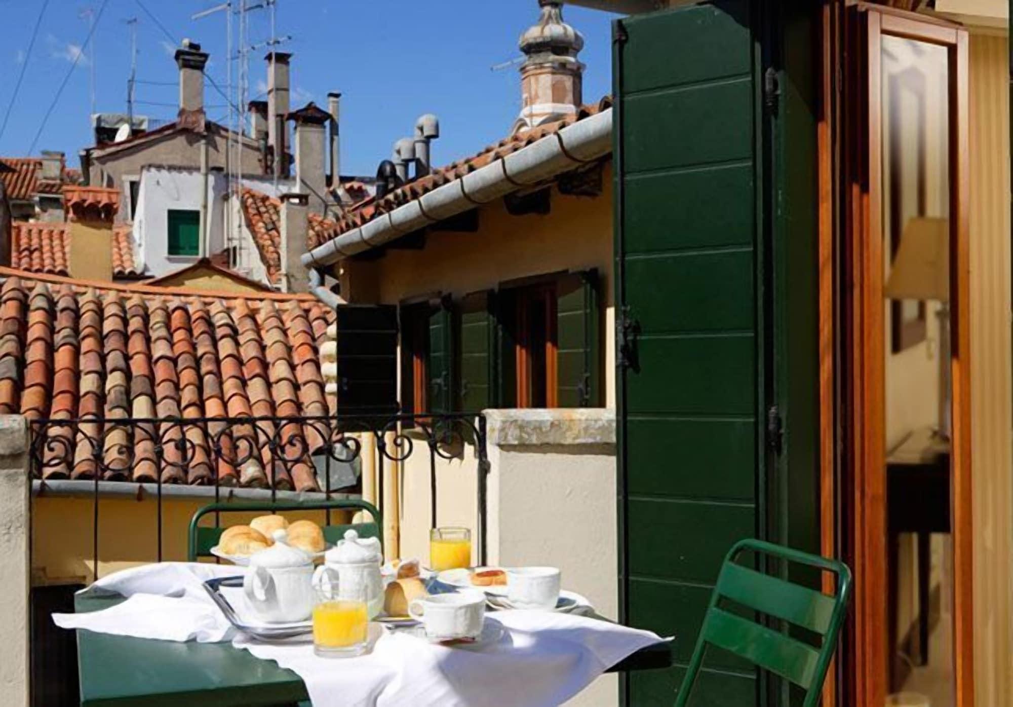 Residenza Goldoni Bed and Breakfast Venecia Exterior foto