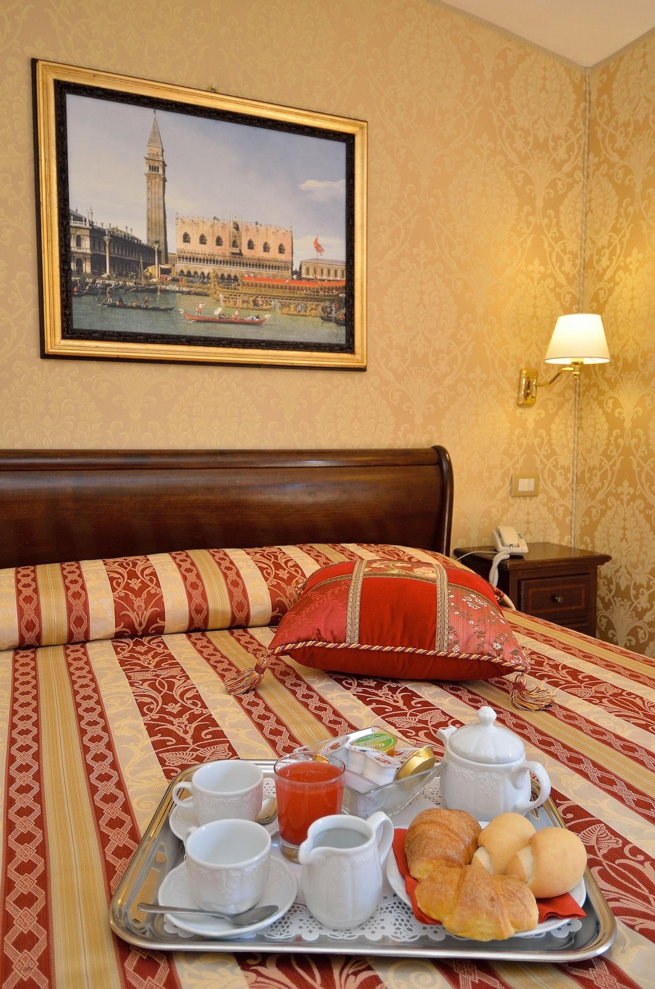 Residenza Goldoni Bed and Breakfast Venecia Exterior foto