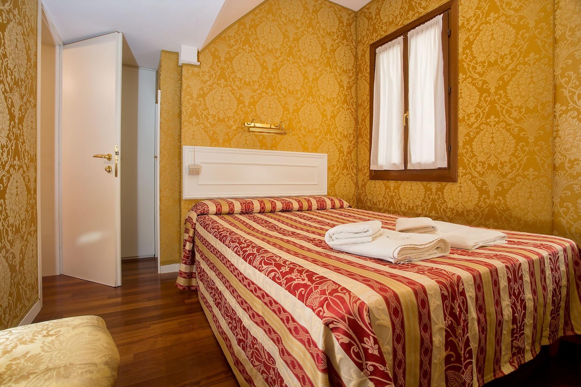 Residenza Goldoni Bed and Breakfast Venecia Exterior foto