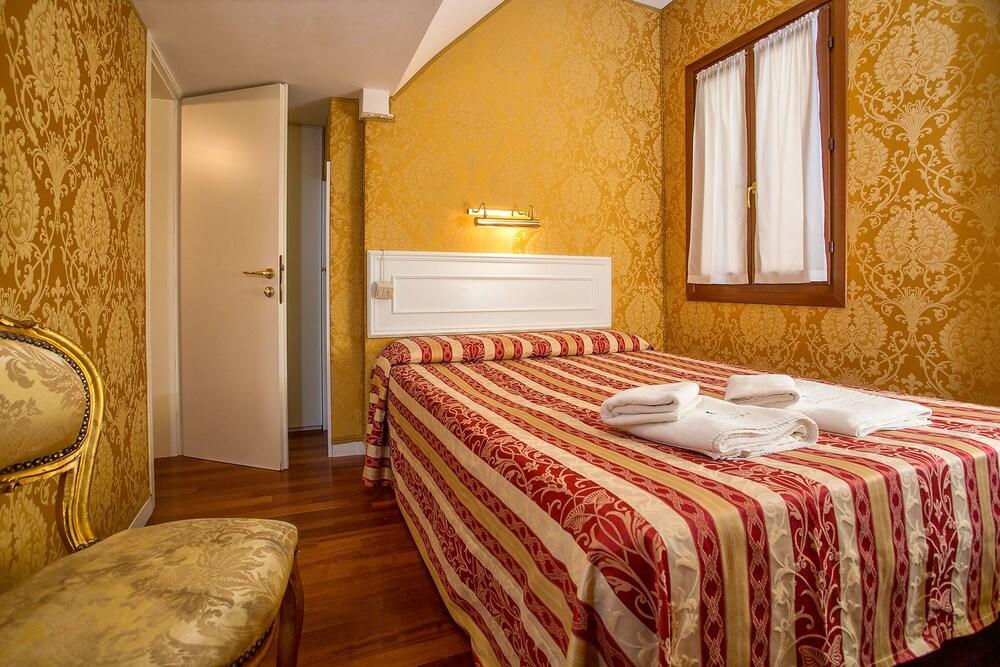 Residenza Goldoni Bed and Breakfast Venecia Exterior foto