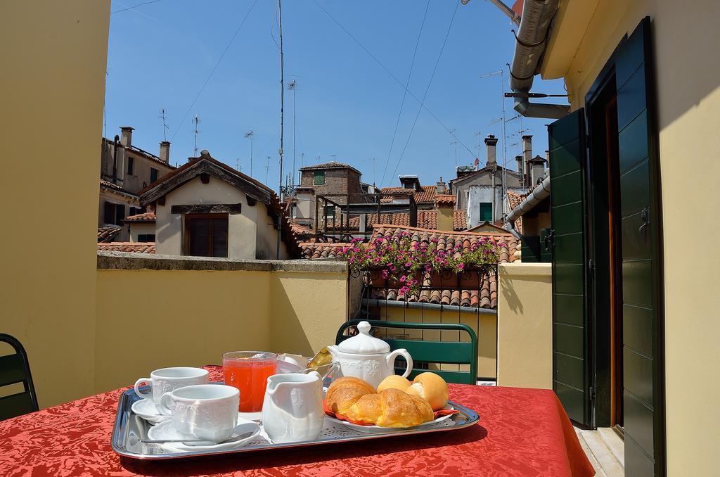 Residenza Goldoni Bed and Breakfast Venecia Exterior foto