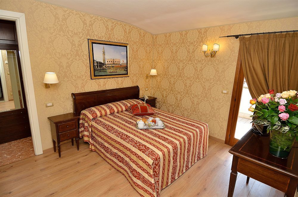 Residenza Goldoni Bed and Breakfast Venecia Exterior foto