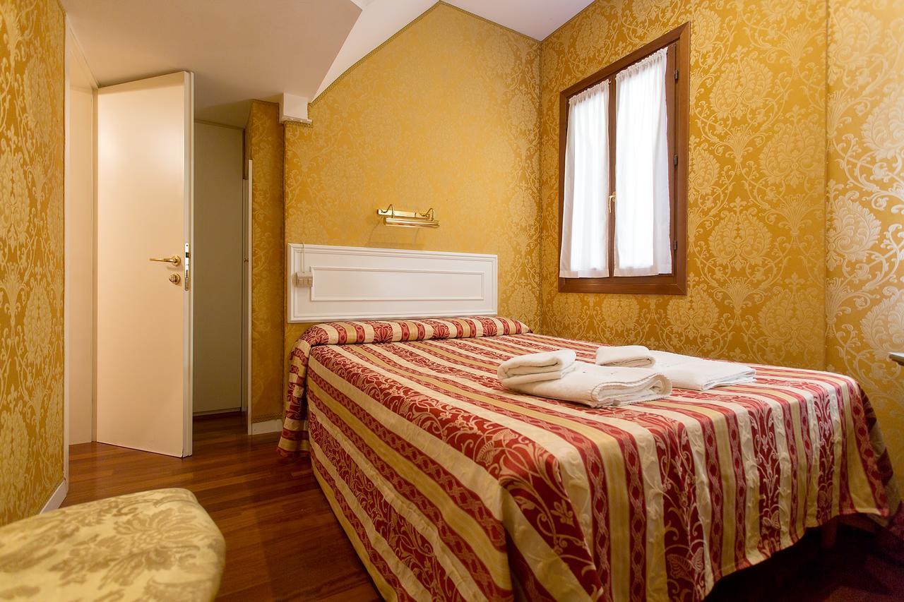 Residenza Goldoni Bed and Breakfast Venecia Exterior foto