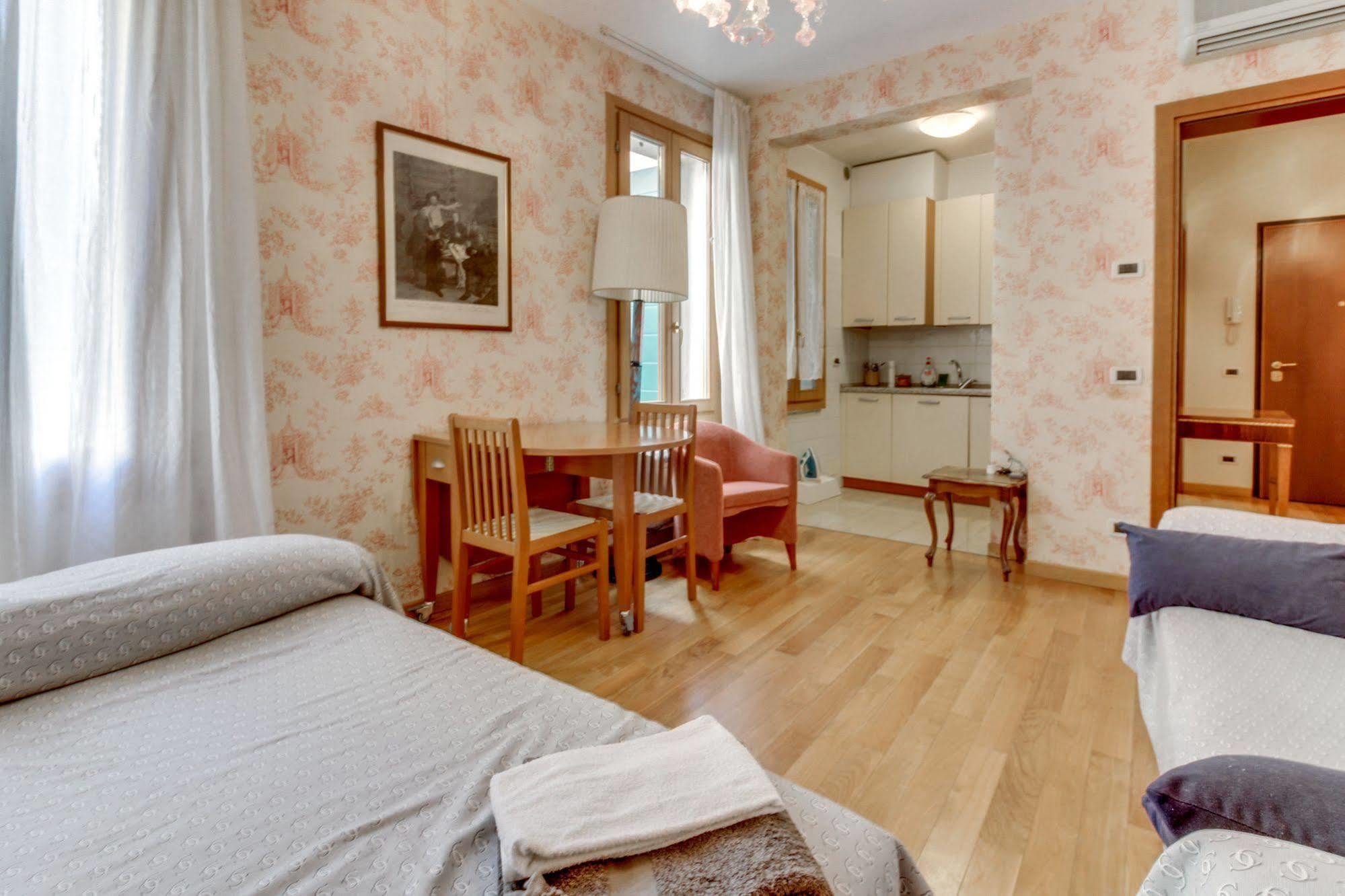 Residenza Goldoni Bed and Breakfast Venecia Exterior foto