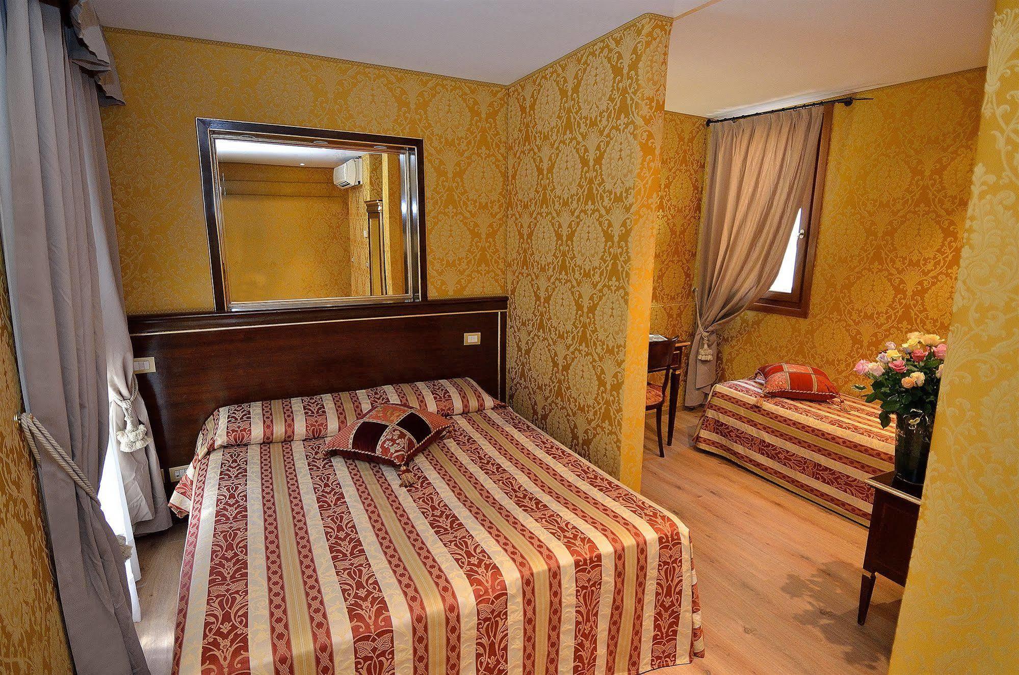 Residenza Goldoni Bed and Breakfast Venecia Exterior foto